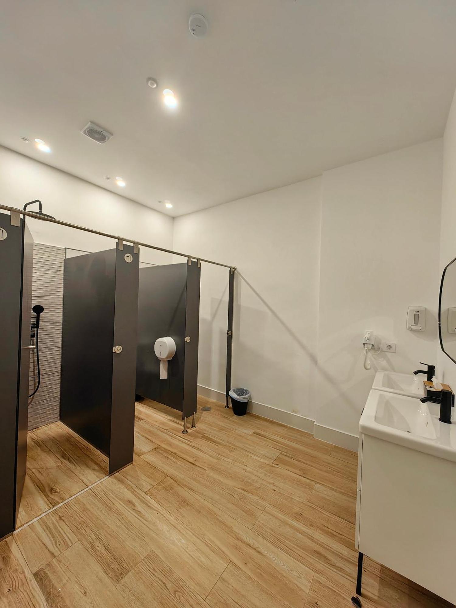 Hostel Siesta & Go Madrid Ngoại thất bức ảnh