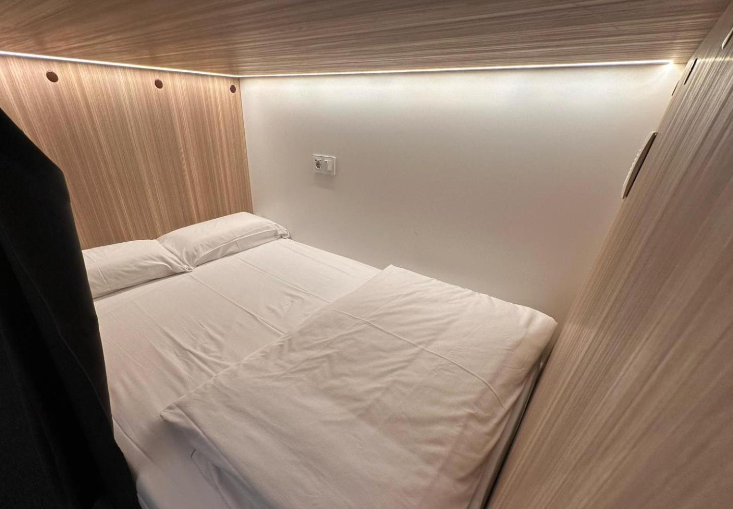 Hostel Siesta & Go Madrid Ngoại thất bức ảnh